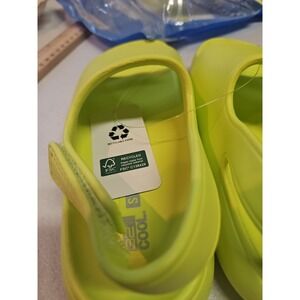 32 Degrees Cool Youth Cushion Slides Size Small (11-12) Yellow NWT
